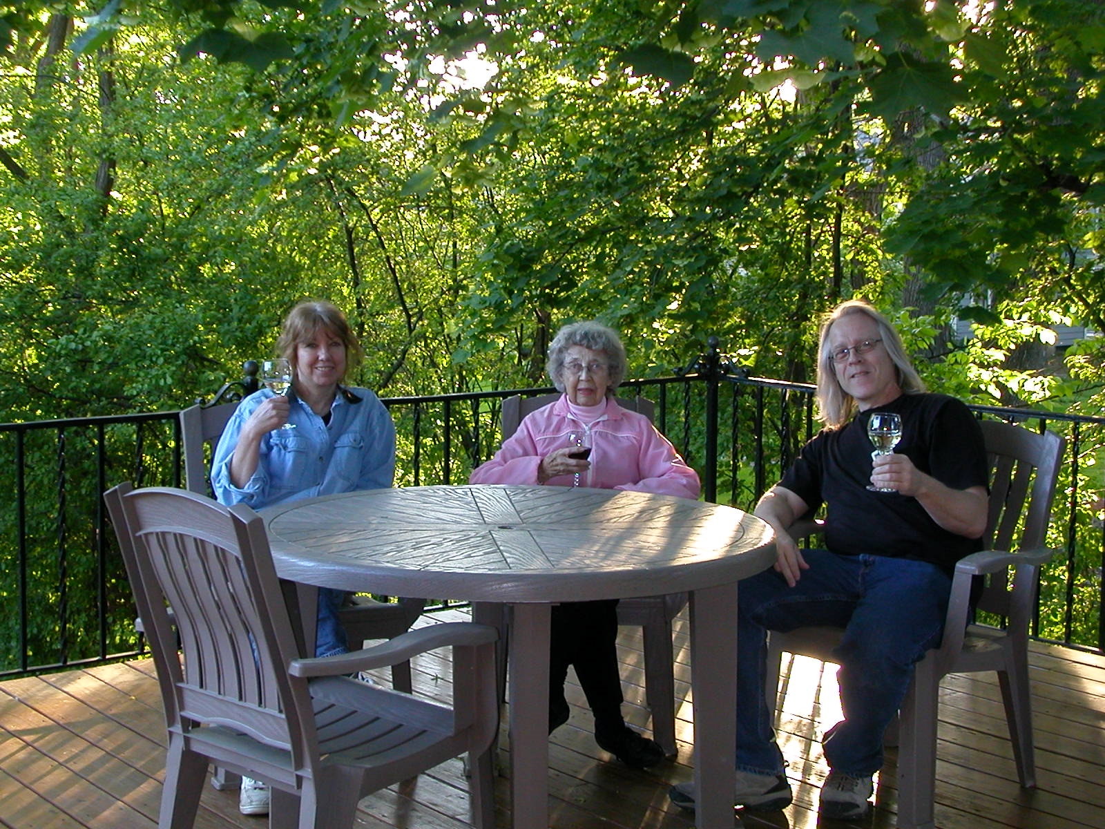 2008-may-n-main-back-deck-joanie-mom-jimma