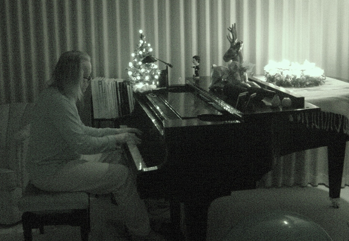 Night-shot-Jim-piano-NewYears-Eve-Orchard-Hill