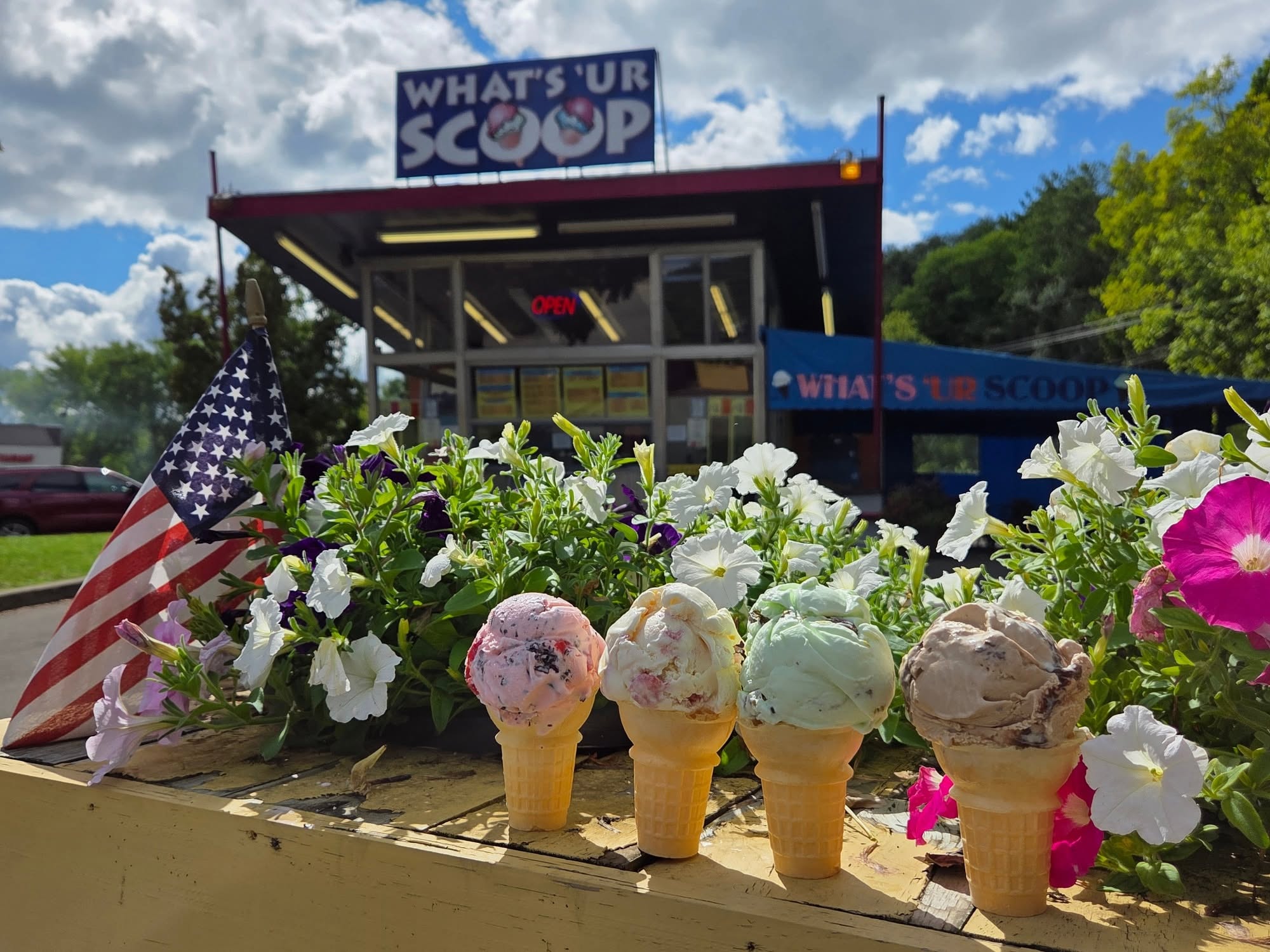 What's 'Ur Scoop Ice Cream Stand/ style=
