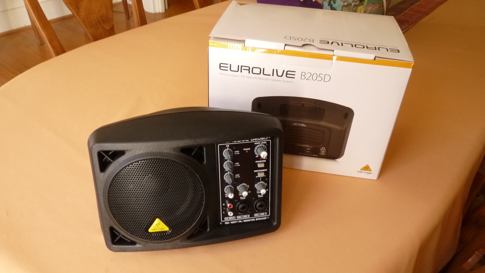 Behringer Eurolive B205D Active 150-Watt PA/Monitor Speaker System