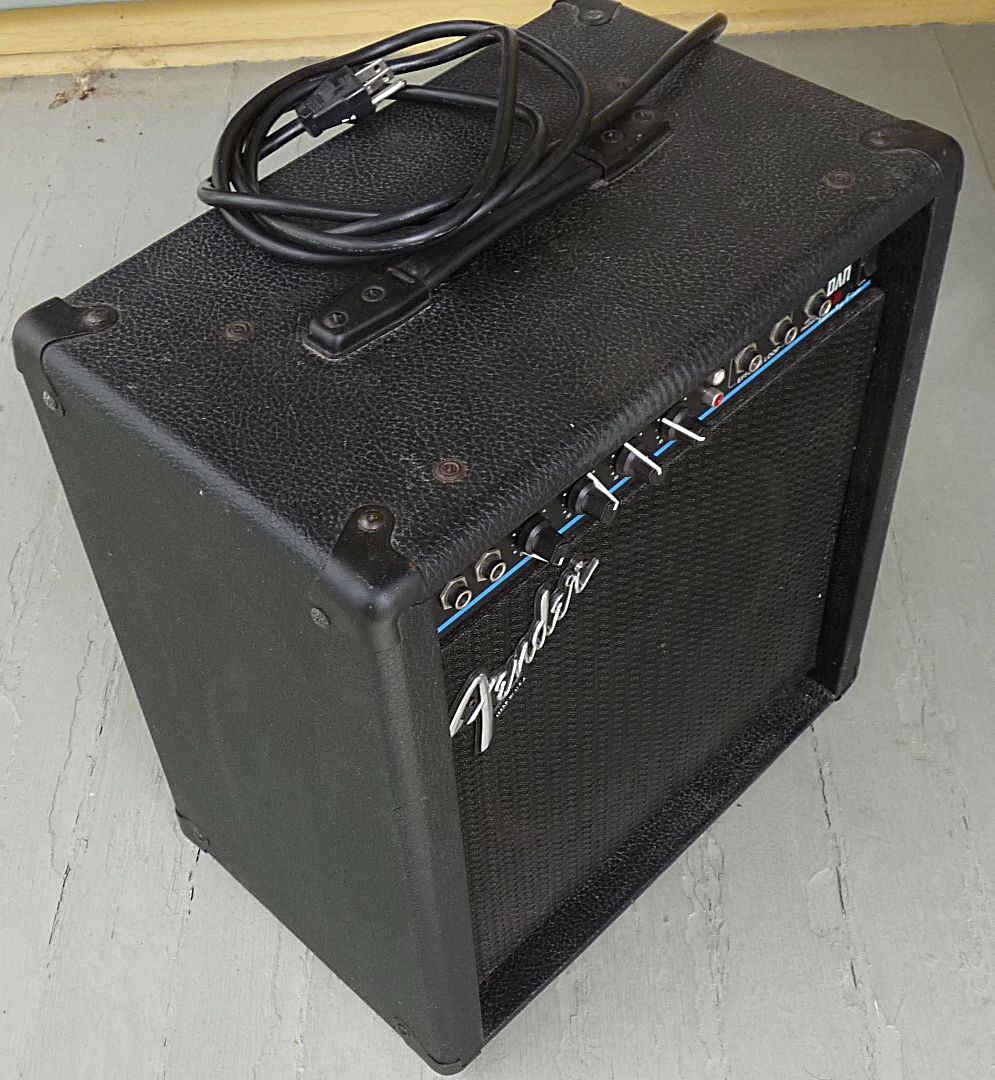 FENDER&nbsp;BXR-25 Bass Guitar Amp -  side view